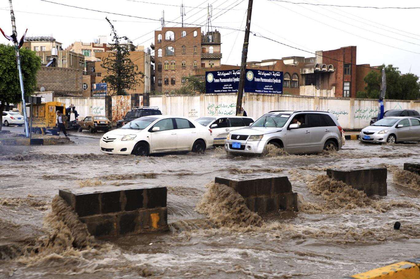 أمطار غزيرة على هذه المحافظات اليمنية خلال الساعات القادمة.. والأرصاد يحذر