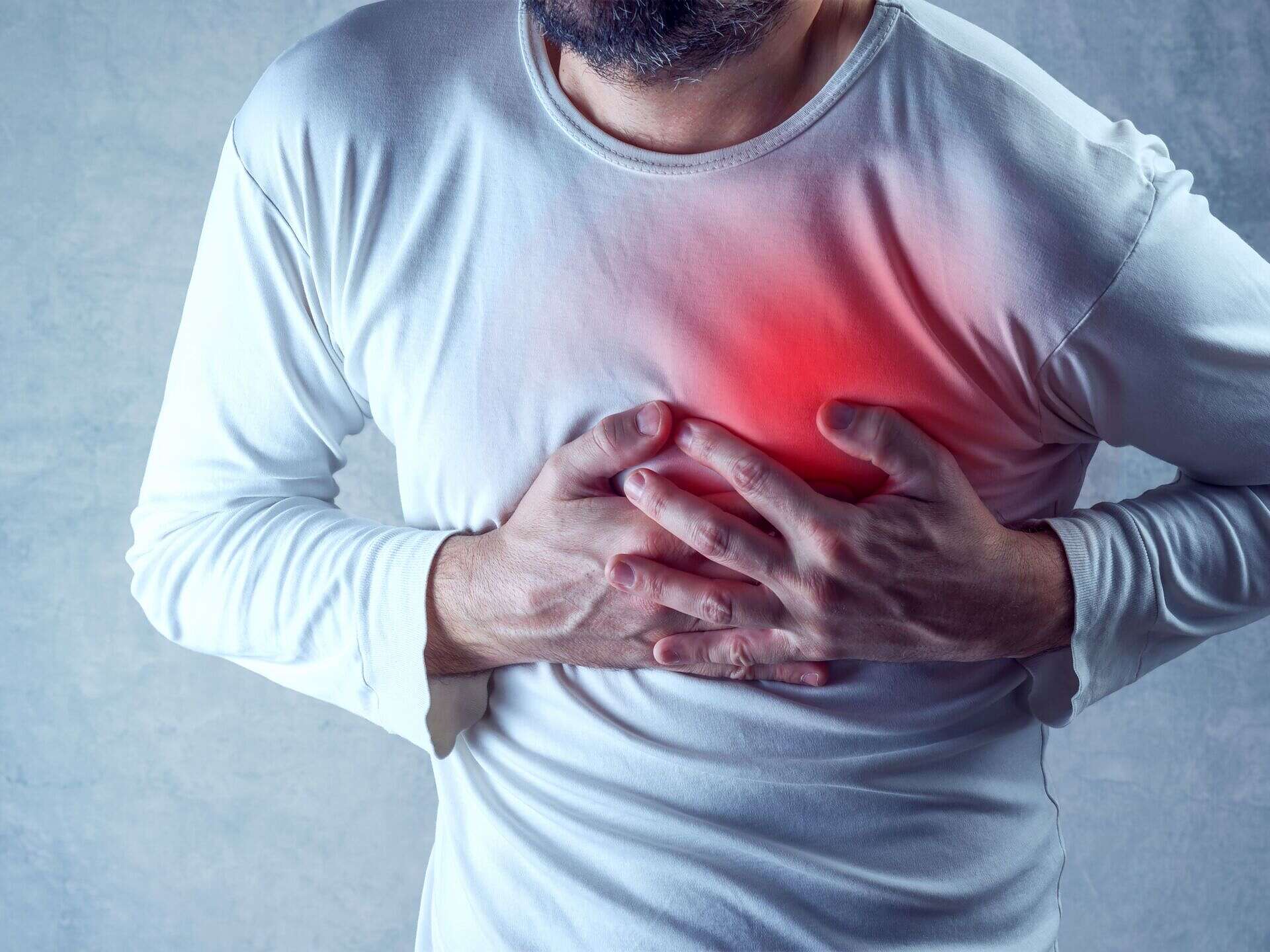 8 أعراض تحذرك من الأزمة القلبية قبل شهر من حدوثها.. إياك أن تتجاهلها