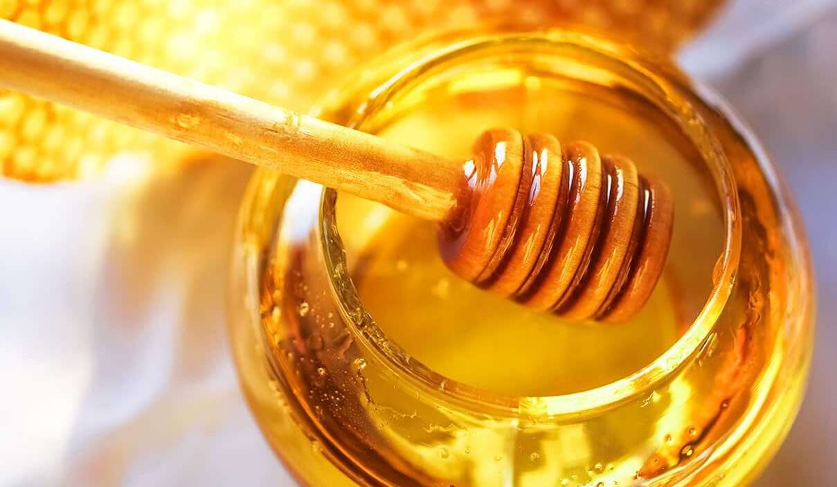 خبير نحل يكشف عن طريقة وحيدة للتفريق بين العسل الأصلي والمغشوش