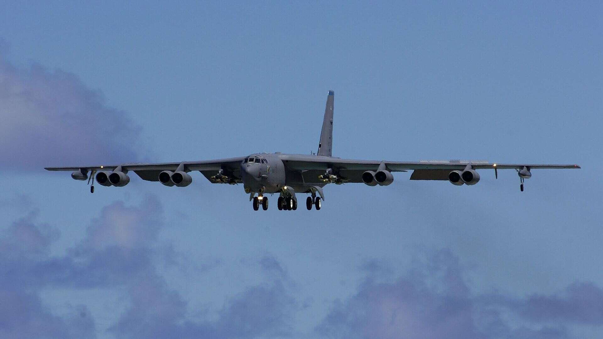 قاذفة B-52 الأمريكية تنطلق نحو اليمن وسط تصعيد عسكري حاسم.. ماذا يجري؟